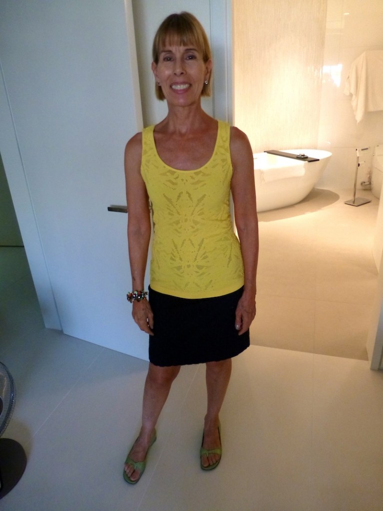 navy skirt, yellow tank