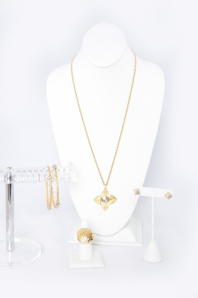 long gold pendant necklace