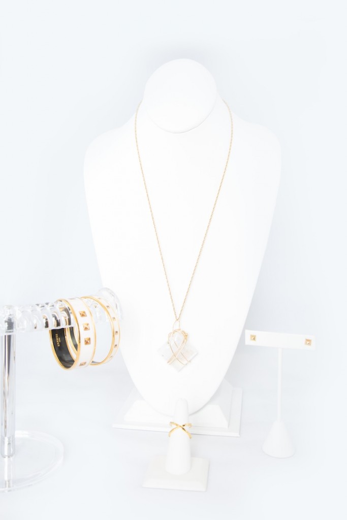 gold pendant necklace, hermes bracelets