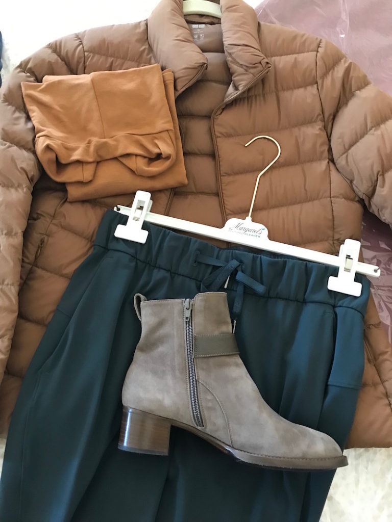 uniqlo tan turtleneck, uniqlo tan puffer jacket, uniqlo tan zip up jacket, blue green wide leg pants, gravati grey suede booties