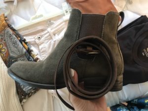 brown belt, Born dark green boots